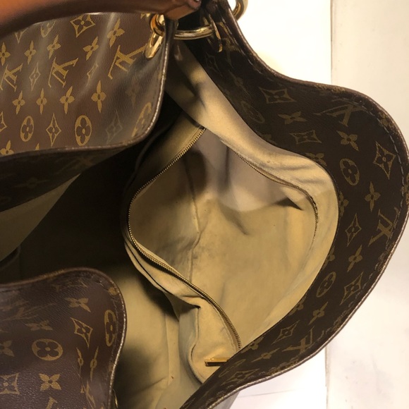 Louis Vuitton Artsy MM Monogram Handbag - Picture 4 of 8